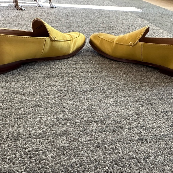 Women’s Shiny, Vibrant Yellow Loafers Banana Republic - Picture 5 of 8